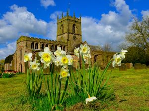 Supporting image for story: Bargain Hunt star seeks entries for latest best kept village contest