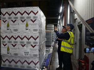 Supporting image for story: Business Secretary announces electricity discounts of £420 million