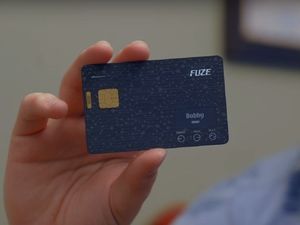 Supporting image for story: This little gadget lets you put almost everything in your wallet onto one card