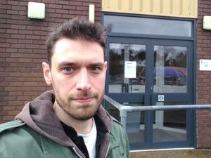 Supporting image for story: Petition calls for swimming pool to reopen