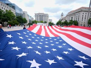 Supporting image for story: Military parade kick offs in US capital as protesters decry Trump