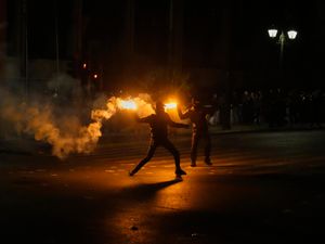 Supporting image for story: Violence erupts in Greece as government challenged in vote over rail disaster