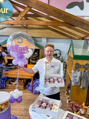 Gordon Ramsay-lookalike teaches owners how to cook up a treat for their pets