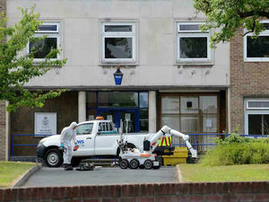 Supporting image for story: Wellington residents tell of evacuation shock over suspicious package