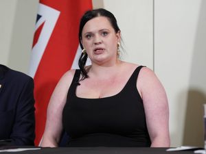 Supporting image for story: Minister apologises to victims over handling of grooming gangs inquiry