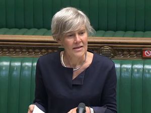 Supporting image for story: Cash handouts for poor families under Labour's latest education plan