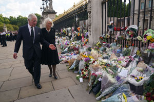King Charles III and the Queen view tributes to Queen Elizabeth II left outside Buckingham Palace. Photo: Yui Mok/PA Wire