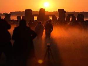 Supporting image for story: Around 15,000 people attend summer solstice at Stonehenge