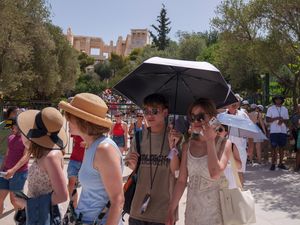 Supporting image for story: Visits to Acropolis halted amid heatwave in Greece