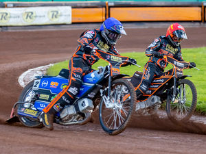 Supporting image for story: Peter Adams hails super skipper Sam Masters after tight Wolves victory