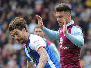 Supporting image for story: Aston Villa face anxious wait over Scott Hogan injury