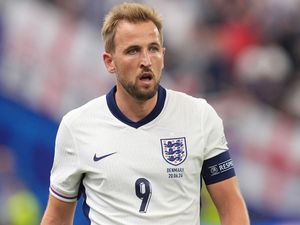 Supporting image for story: England ‘struggling with and without the ball’, admits Harry Kane