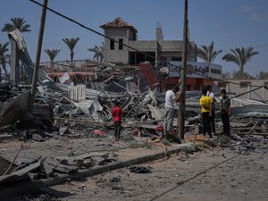 Supporting image for story: Lammy hints at sanctions for Israeli minister over Gaza camp plans