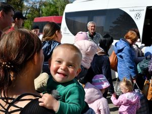 Supporting image for story: Russia hits eastern towns amid hopes for more evacuations from steel plant