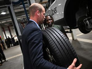 Supporting image for story: William lends mechanics a hand as he hails Earthshot finalist’s eco-tyres