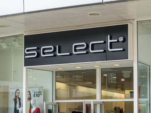 Exterior view of a branch of Select Fashion