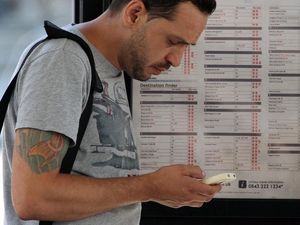 Supporting image for story: Mobile networks pledge no data charges for accessing NHS Covid-19 advice online