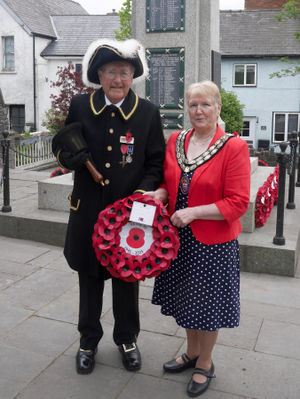 Knighton Town Crier Derrick Price and Knighton Mayor Councillor Chris Branford at the war memorial. Image: Karen Compton