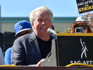 Supporting image for story: Martin Sheen addresses strikers on actors union Day of National Solidarity