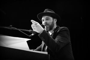 Gaz Coombes. Picture by: Chris Close