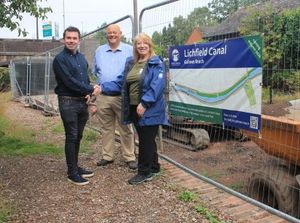 Carole Mills, Chair of Lichfield and Hatherton Canals Restoration Trust with (left) Lichfield District Council Cabinet Member Councillor Alex Farrell (left) and Lichfield District Council’s Cabinet Member for Community Engagement Councillor Richard Cox at Gallows Reach.                                                       