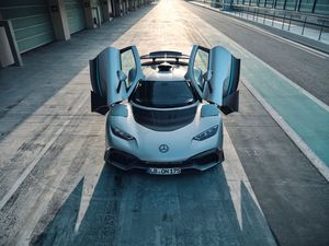 Supporting image for story: Production version of Mercedes-AMG One revealed with F1 technology for the road