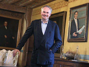 Supporting image for story: William Cash signs 'non aggression pact' over the UKIP 'ding-dong' with his father, Bill