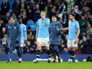 Supporting image for story: Manchester City boss Pep Guardiola plays down fears over Erling Haaland injury