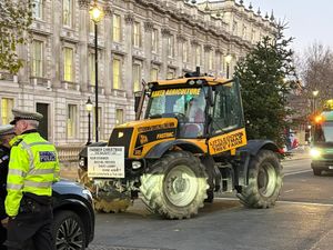 Supporting image for story: Farmers bring tractors to Budget day protest despite Met police ban
