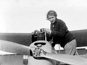 Supporting image for story: A 1930s superstar's flying visit to Shropshire