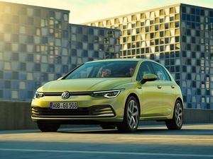 Supporting image for story: New Volkswagen Golf revealed with hybrid powertrains and tech-heavy cabin