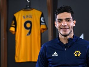 Supporting image for story: Raul Jimenez signs new long-term deal at Wolves 