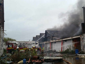 Supporting image for story: PICTURES and VIDEO: Ferocious fire in Broad Street Kidderminster