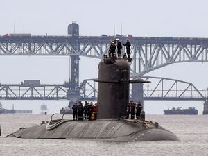 Supporting image for story: France and Australia agree submarines row will not halt trade deal