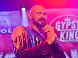 Supporting image for story: Which pubs and clubs are showing the first undisputed heavyweight title fight for 25 years?