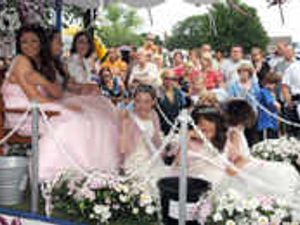 Supporting image for story: Thousands enjoy carnival fun