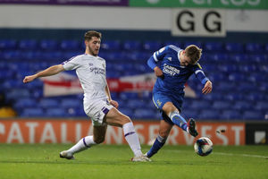 Brad Walker of Shrewsbury Town and Jack Lankester of Ipswich Town. (AMA)