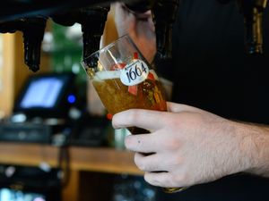 Supporting image for story: Government rules out ban on alcohol advertising