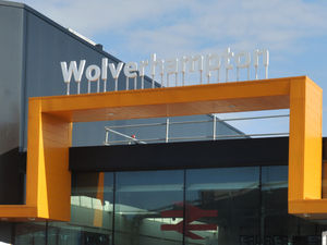 Supporting image for story: Man accused of stealing beer at railway station wanted by police after court no-show