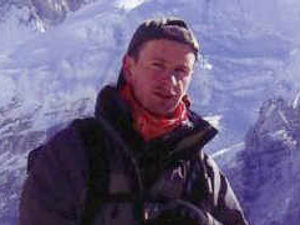 Supporting image for story: Climber dies in avalanche