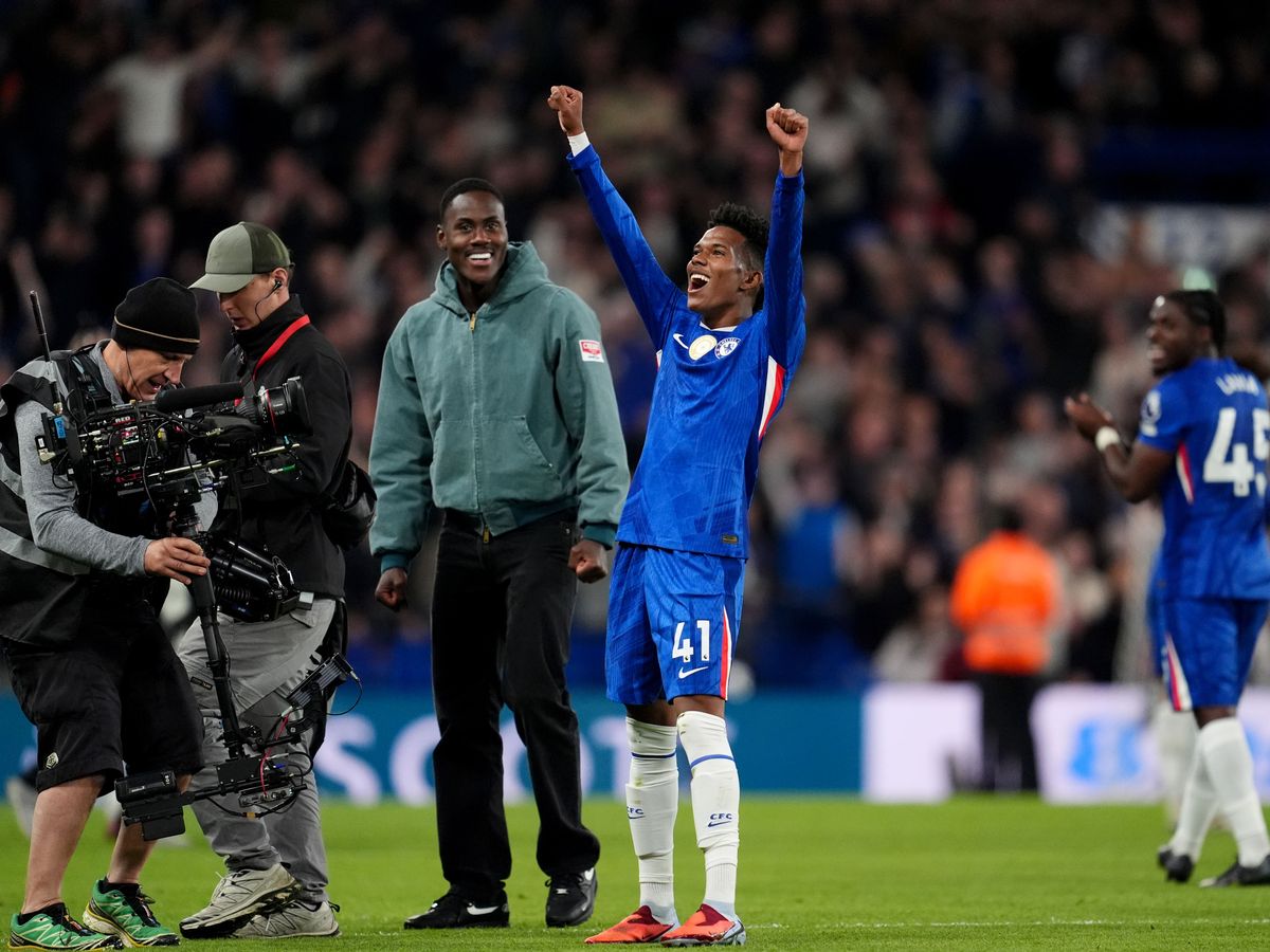 Estevao Willian snatches last-gasp win for Chelsea as Liverpool lose again