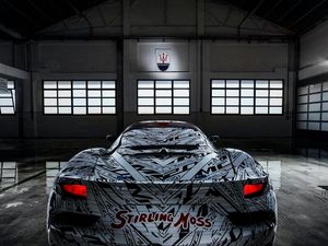 Supporting image for story: Unique Maserati MC20 prototype dedicated to Sir Stirling Moss