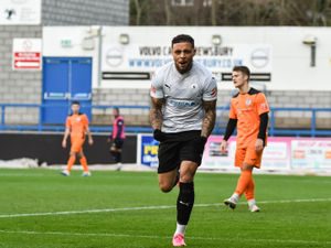 Supporting image for story: Montel Gibson is guiding the young Bucks