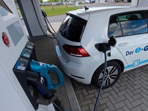 Supporting image for story: Germany to massively expand electric car charging network