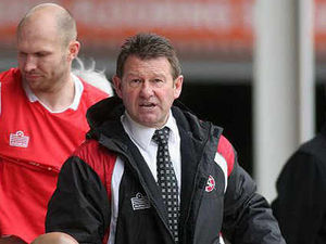 Supporting image for story: Off-field rows no worry for Hutchings