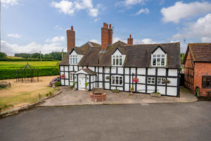 Four-bedroom farmhouse, Netley, Dorrington, Shrewsbury