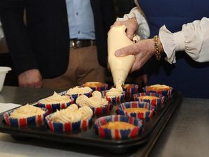 Supporting image for story: Google Maps pulls cupcake calorie counter after backlash