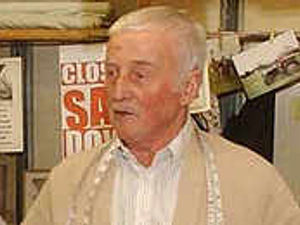 Supporting image for story: Retiring Arthur has big 5-0 all sewn up