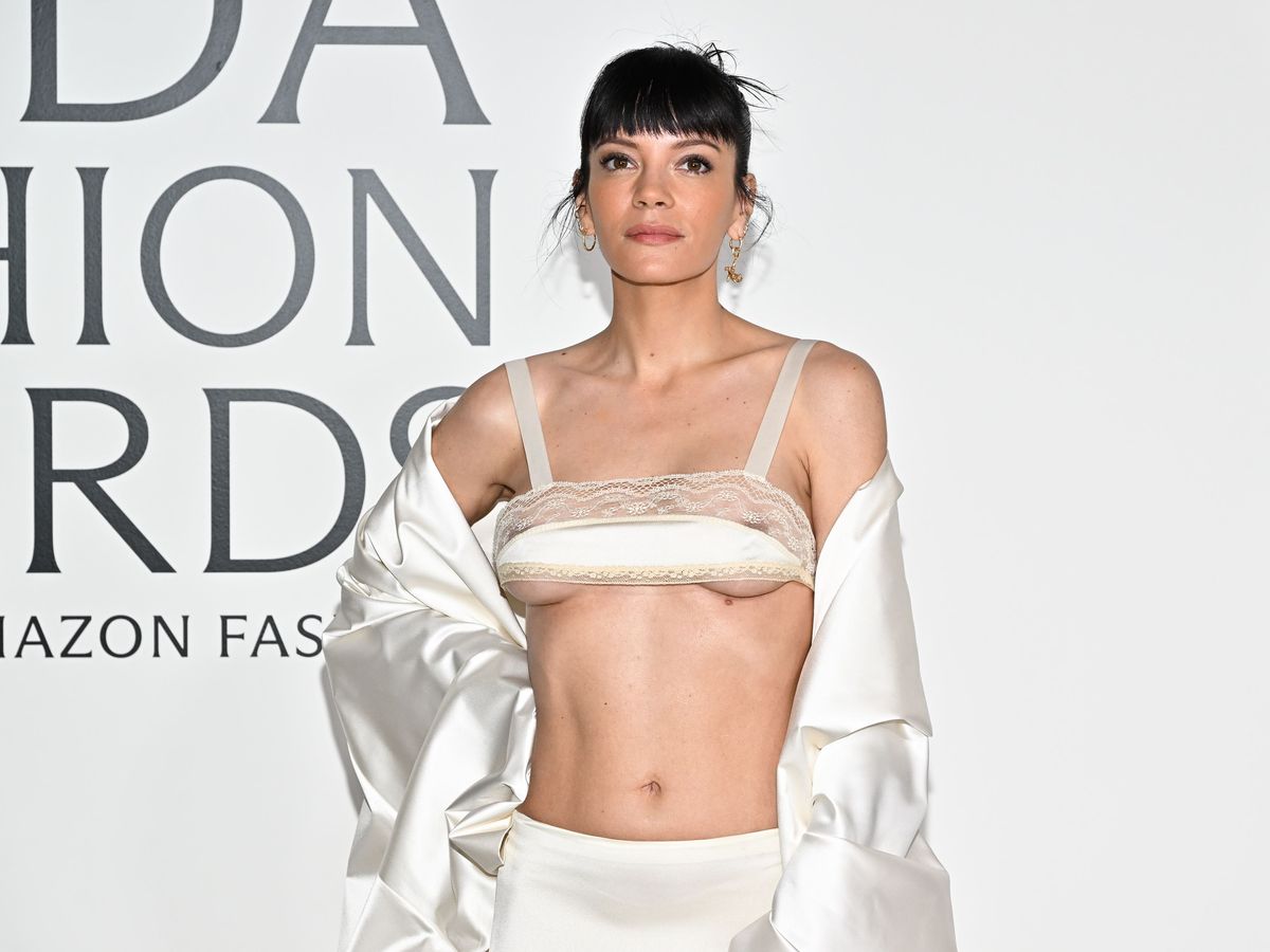 Lily Allen wears eye-catching outfit at fashion awards ceremony Lily Allen wears eye-catching outfit at fashion awards ceremony