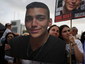 Supporting image for story: Residents line streets to welcome home Israeli-American hostage